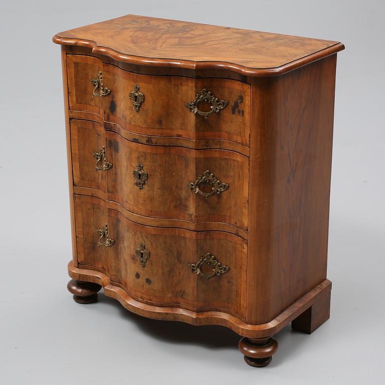 BYRÅ. barockstil, 1800-talets andra hälft.