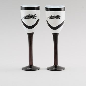POKALGLAS, 2 st, glas, "Caramba", Ulrica Hydman-Vallien, Kosta Boda.