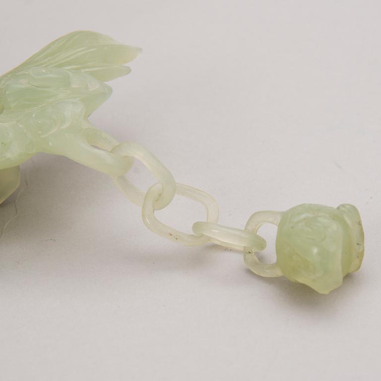 A Chinese bowenite sculpture.