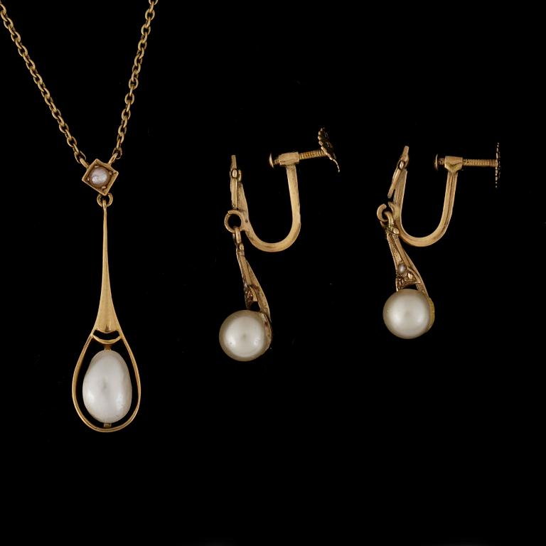 SMYCKEGARNITYR, 3 delar, guld 18K, pärlor, svenska kontrollstämplar, 1900-tal. Tot ca 5 gram.