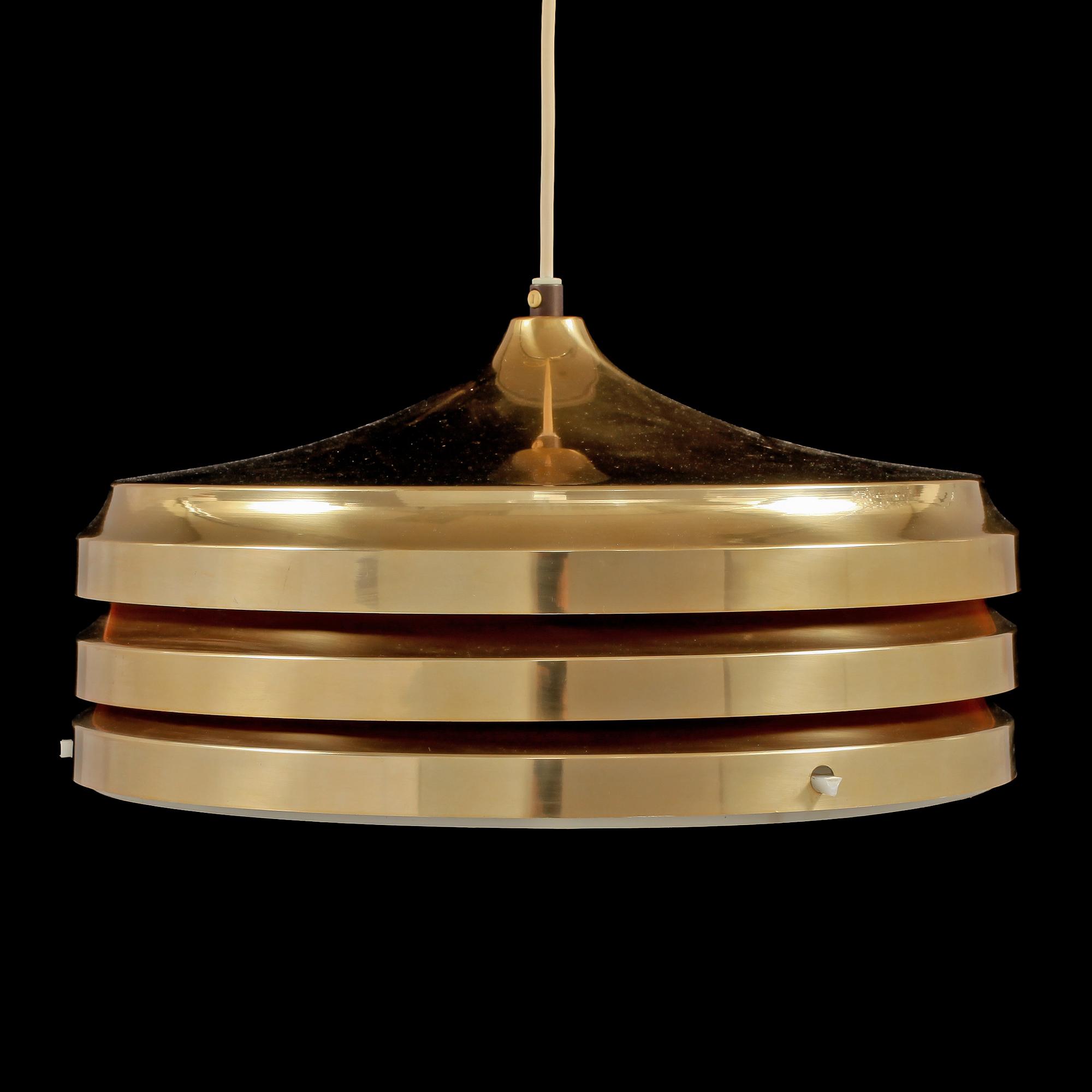 TAKLAMPA, 1900-talets andra hälft. Höjd 21 cm.