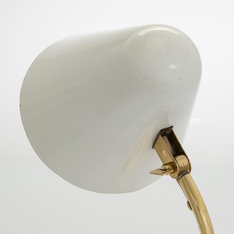 Paavo Tynell, bordslampa, modell 5233, Idman 1900-talets mitt.