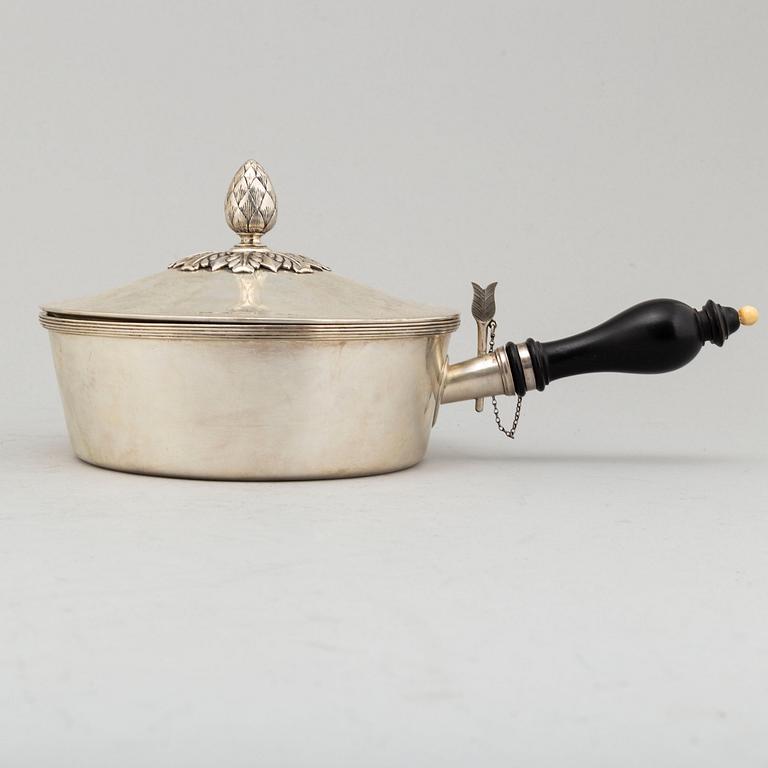 A Bernt Erlandsson parcel-gilt silver saucepan with cover, Kritianstad, 1909.