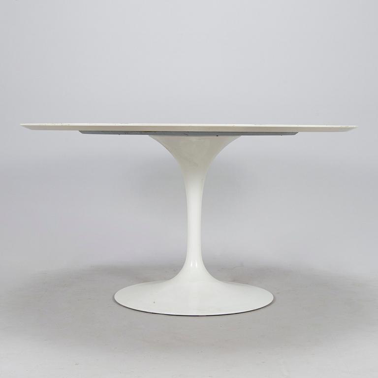 Eero Saarinen, pöytä, "Tulip", Artek. Lisenssillä valmistettu Billnäsin tehtailla, Fiskars, 1900-luvun puoliväli.
