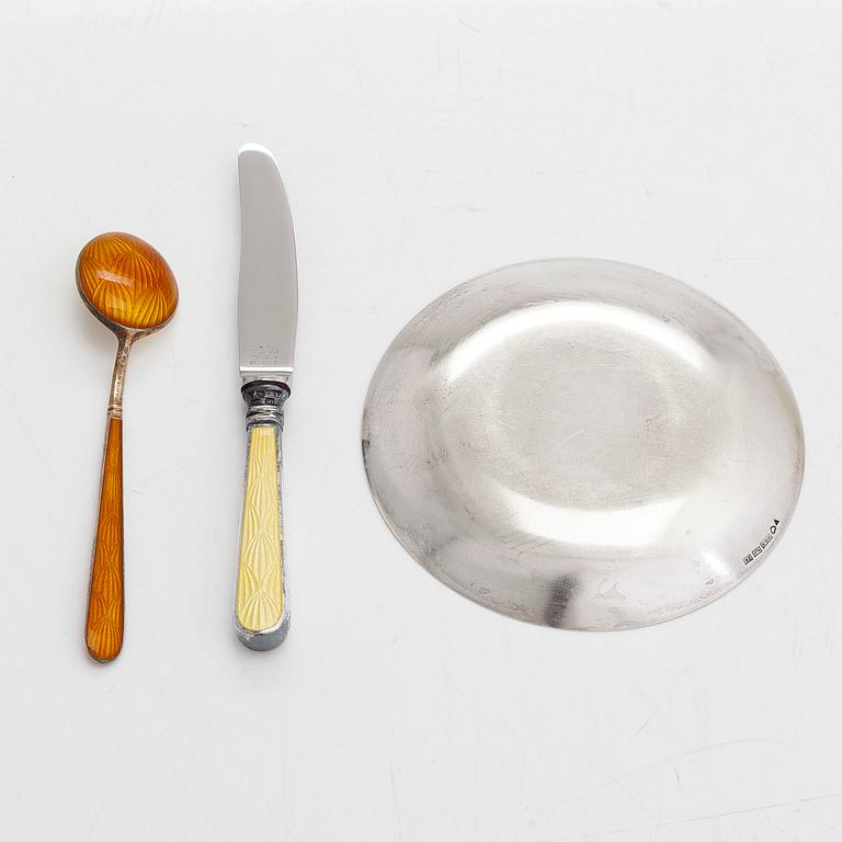 Tillander, ten enamel and silver coffee spoons, six knives and a dish, Helsinki 1950-52, 1968 and 1953.