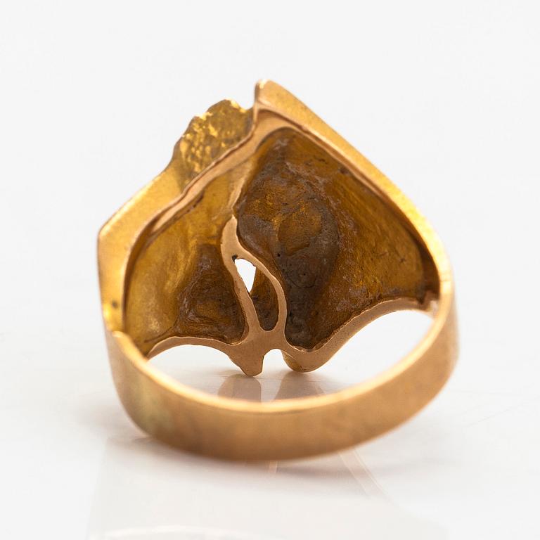 Björn Weckström, A 14K gold and platinum ring 'Geisir' for Lapponia 1979.