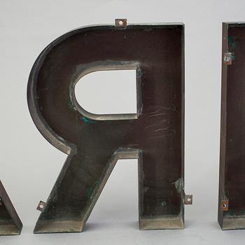 FASADBOKSTÄVER, av metall V, M, A, R, 1900-talets mitt.