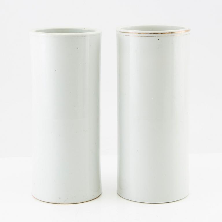 A set of two Chinese vases, 20th century.