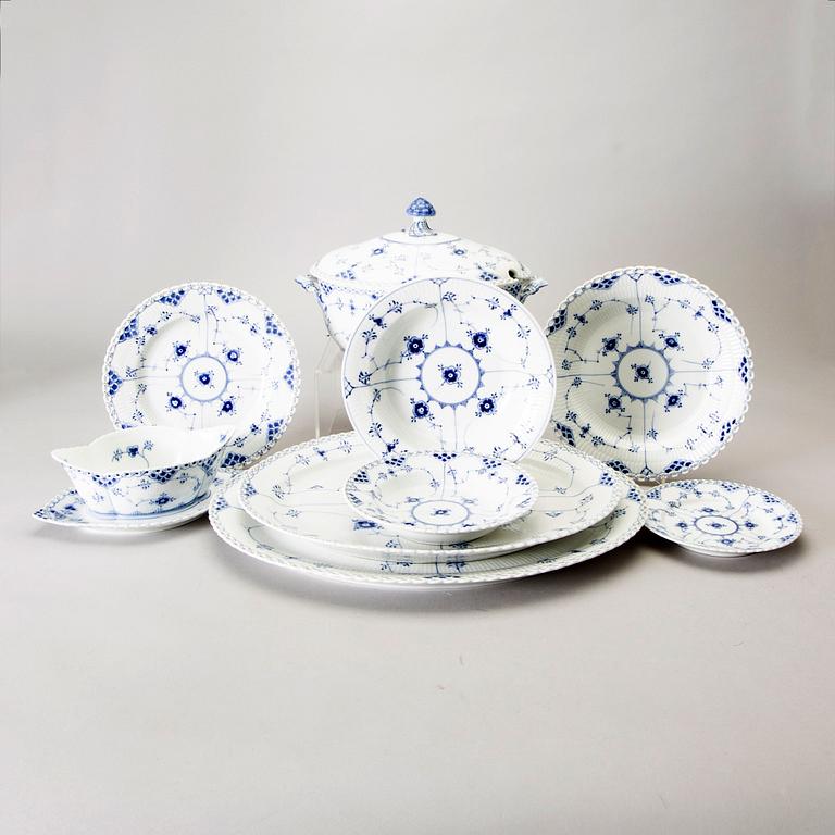 SERVIS, helblonde, 52+1 delar, Musselmalet, Royal Copenhagen.