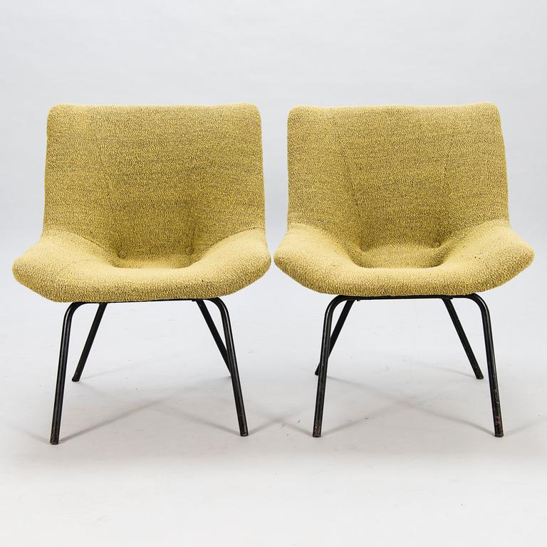 CARL GUSTAF HIORT AF ORNÄS, a pair of 'Leaf' easychairs, manufacturer Puunveisto Oy - Träsnideri Ab, mid-20th century.