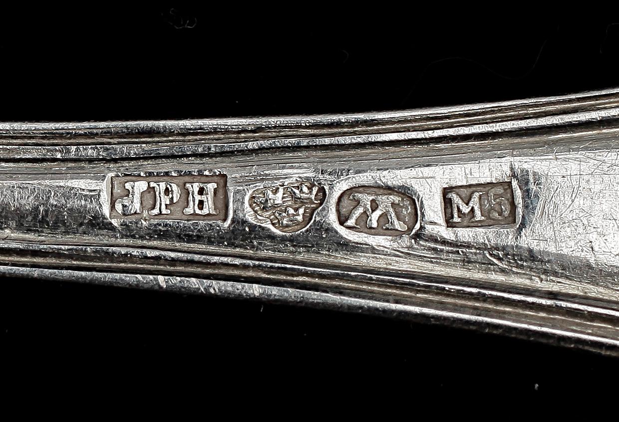 TESKEDAR, 12 st, snarlika, silver, Västerås 1800/1900-tal. Tot vikt ca 138 g.