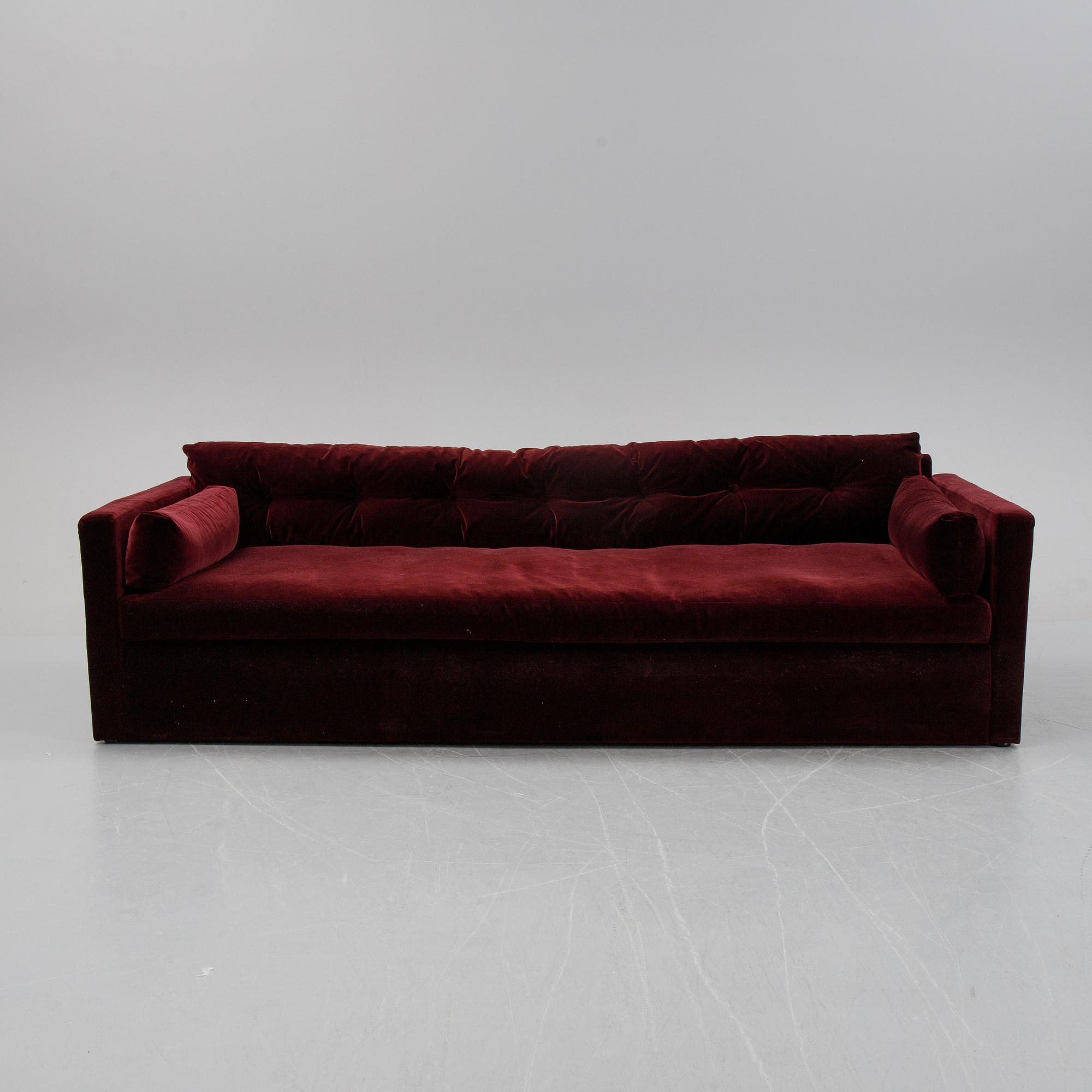 A contemporary 'Dahlia Velvet' sofa, Melimeli.