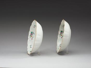 A pair of famille rose bowls, Qing dynasty, Qianlong (1736-95).