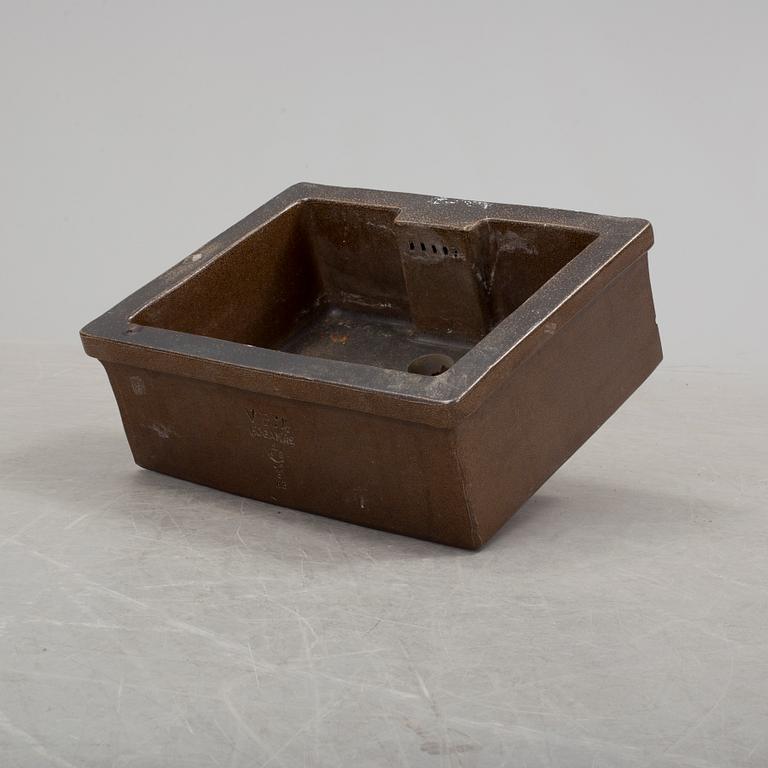 HANDFAT, saltglaserat stengods, Höganäs, 1900-talets första hälft.