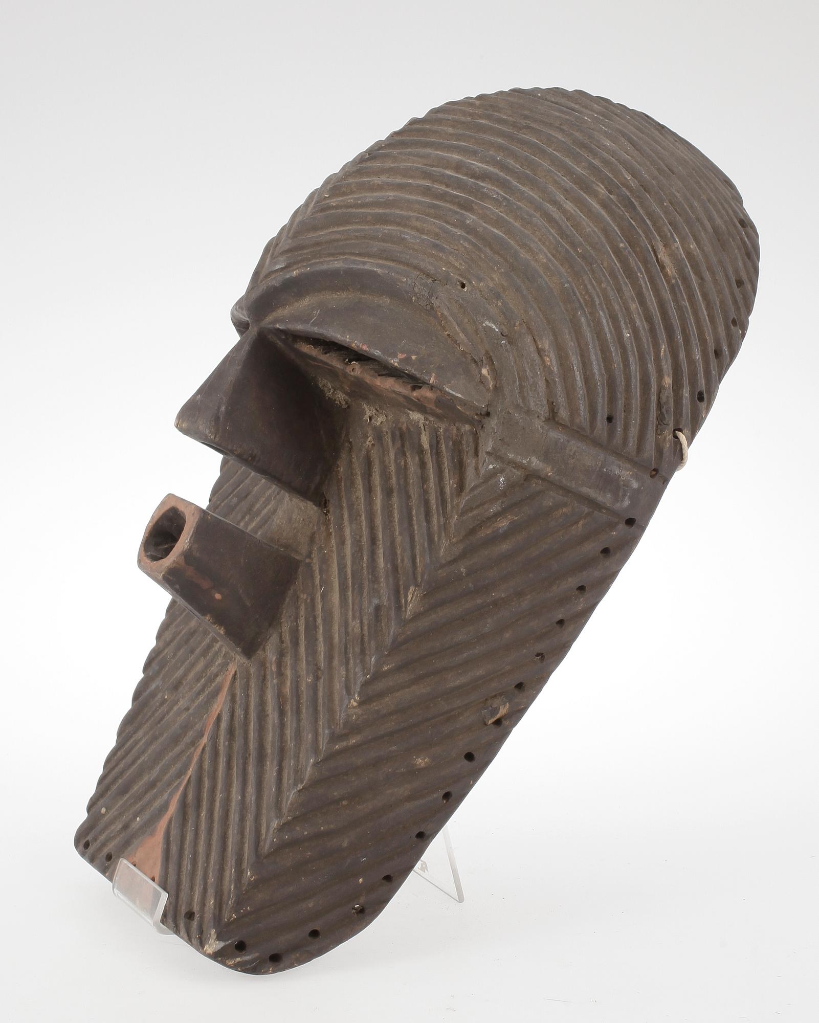 MASK, skuret trä, Afrika, omkring 19000-talets mitt.