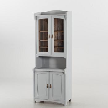 AN EARLY 20th CENTURY CABINET.