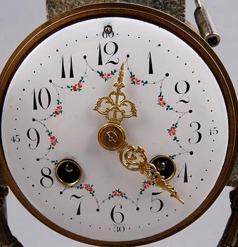 BORDSPENDYL, marmor, Louis XVI stil, 1900-tal.