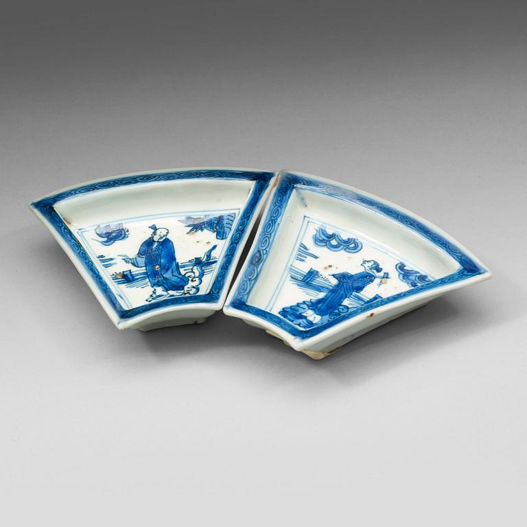 Two blue and white cabaret parts, Qing dynasty, Kangxi (1662-1722).