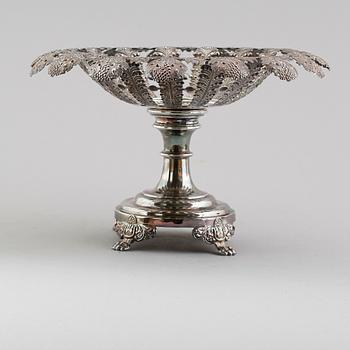 SKÅL PÅ FOT, silver, Gustaf Möllenborg, Stockholm 1837. Vikt ca 659 gram.