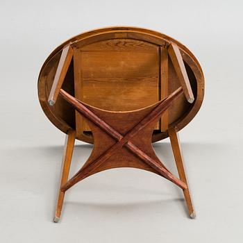SYBORD, ovalt, empire 1800-talets början, fanerad med lön och intarsia.