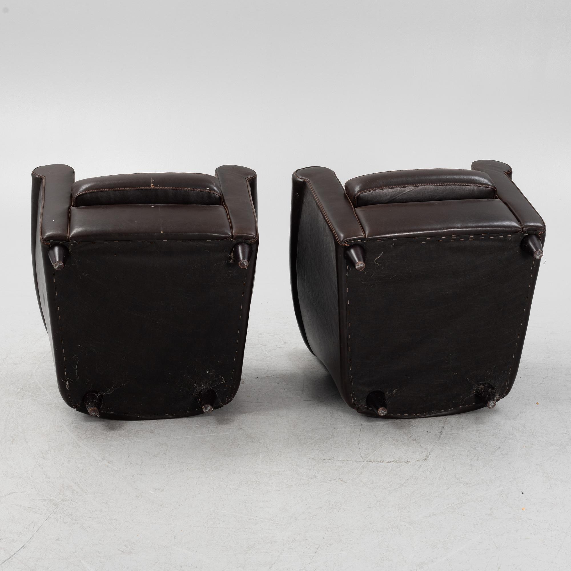 A pair of leather upholstered easy chairs, end of the 20th Century.