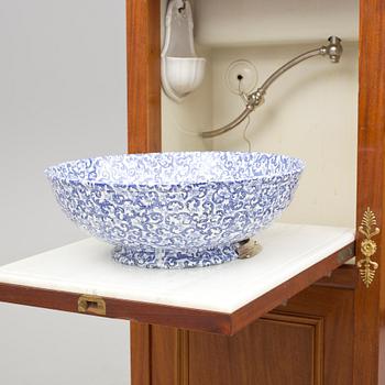 TVÄTTSKÅP, omkring år 1900.