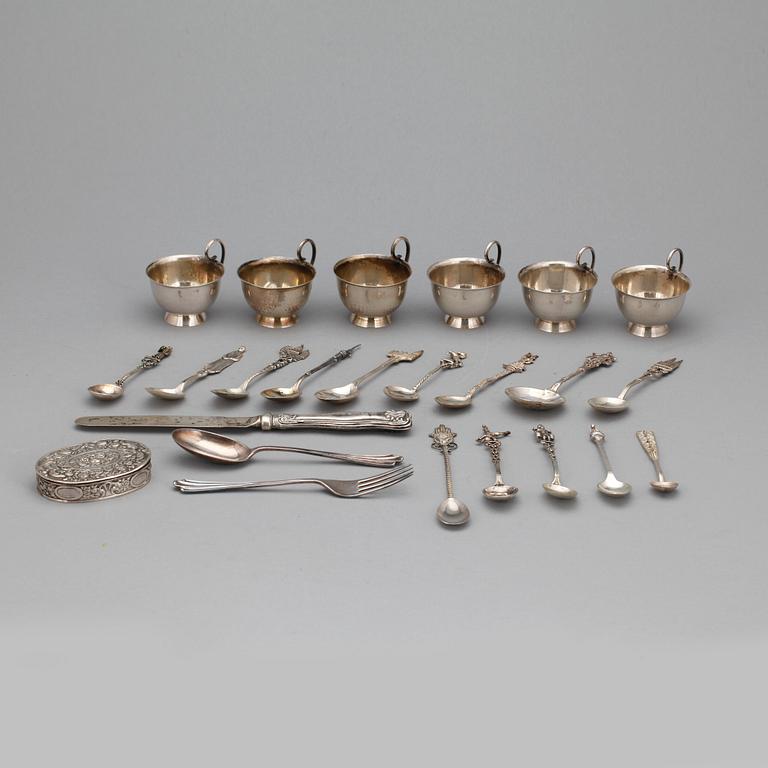 PARTI SILVER, 24 delar, bland annat 6 punschkoppar, Boliden, Stockholm 1946. Totalvikt ca 345 gram.