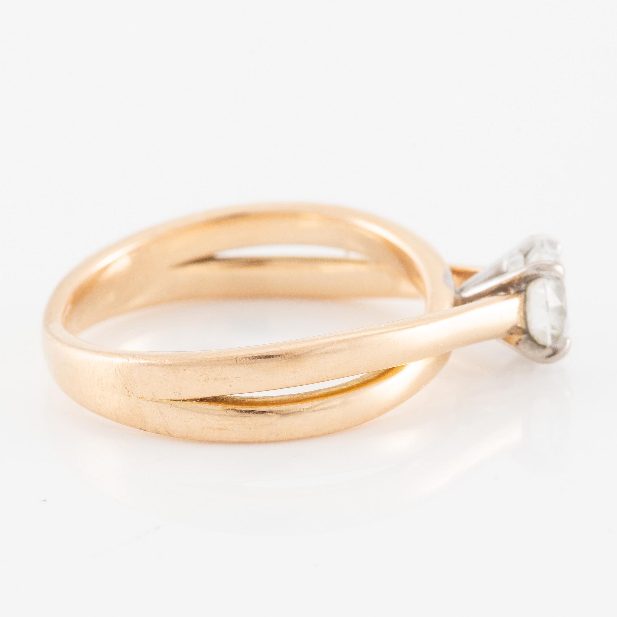 Ring 18K gold set with a round brilliant-cut diamond, by Or Du Monde Paris.