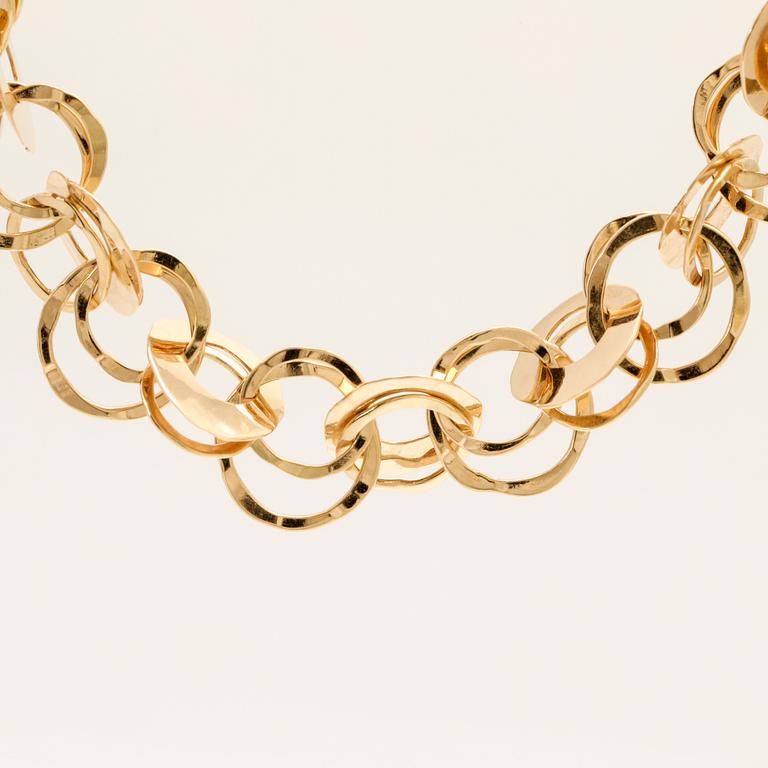 An 18K gold necklace by Cusi Italy.