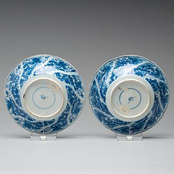 A pair of blue and white dishes, Qing dynasty, Kangxi (1662-1722).