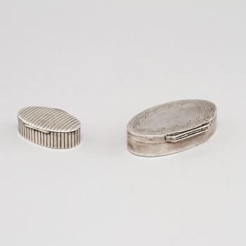 DOSOR, 2 st, silver, 1800-tal respektive 1900-tal. Vikt 67 g.