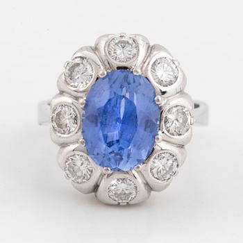 CARMOSÈRING, med safir och briljantslipade diamanter.