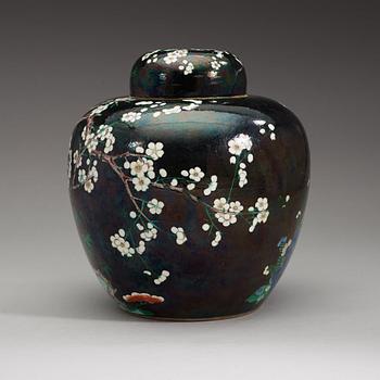 A 'famille noire' jar with cover, late Qing Dynasty (1644-1912).