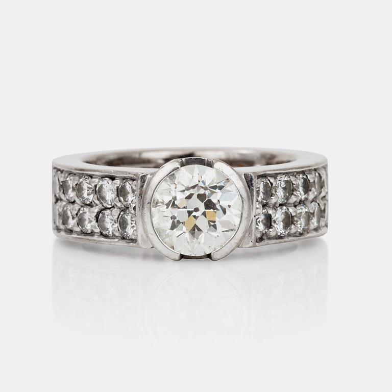 A old-cut diamond, circa 1.20 cts, ring. Flanked by 10 brilliant-cut diamonds on each side.