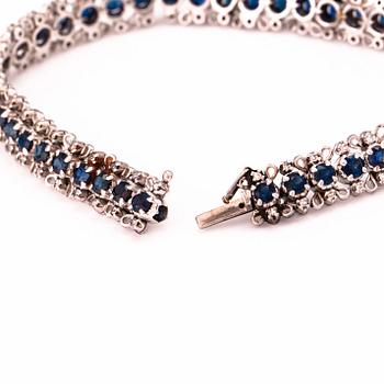 A white gold bracelet with sapphires and 8/8 cut diamonds ca. 0.75 ct in total.