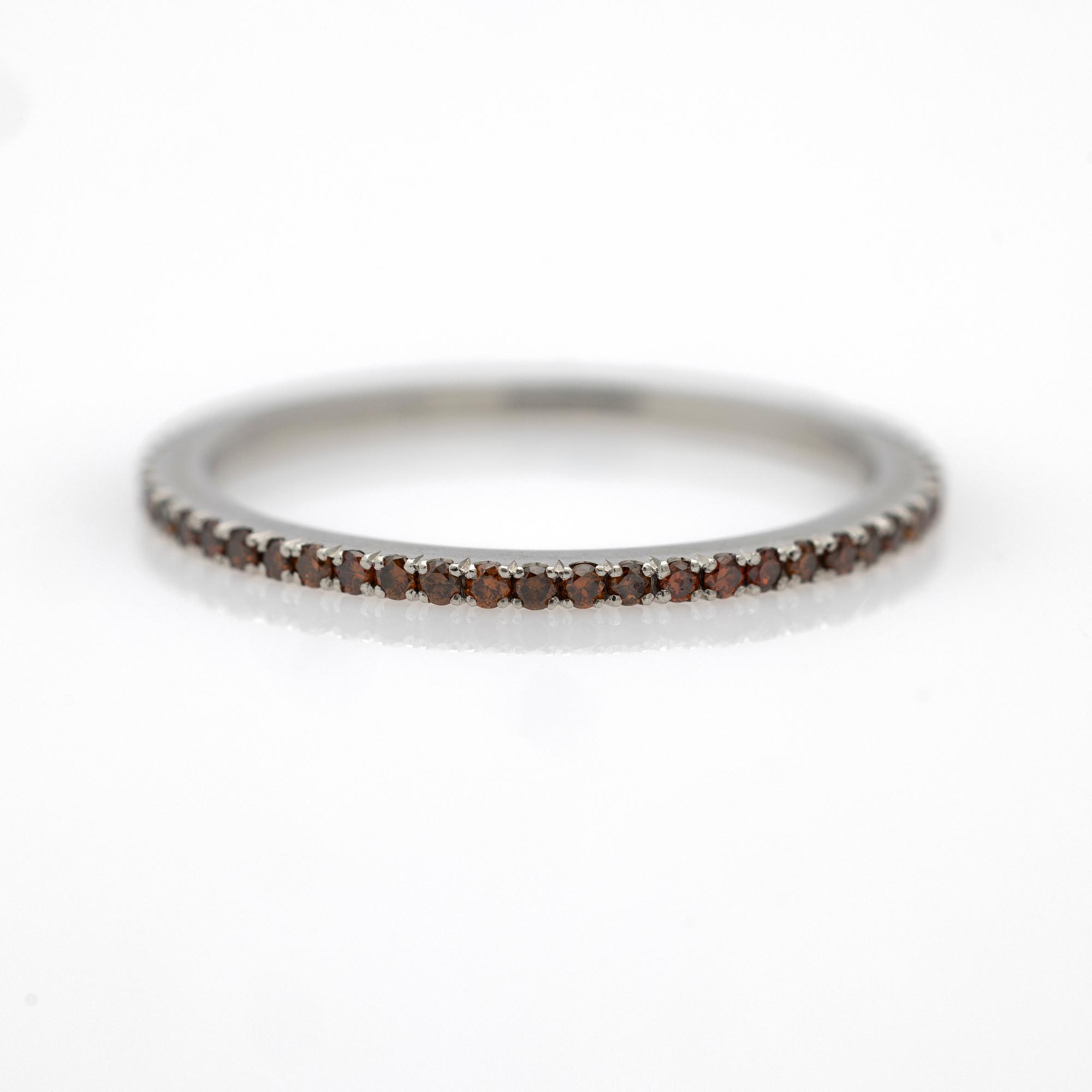 Ring, platinum with brown diamonds.