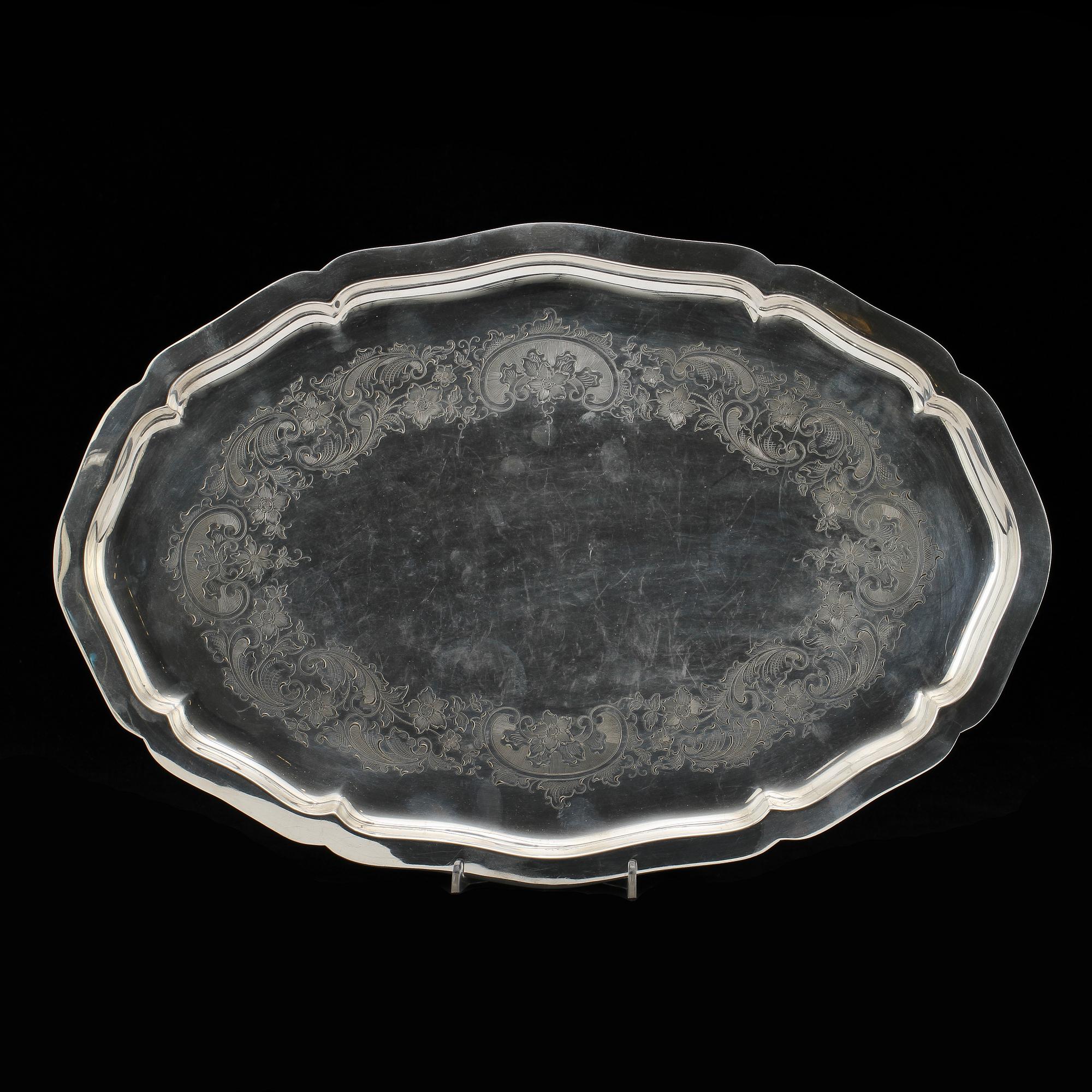 BRICKA, silver, C G Hallberg, Stockholm, 1947. Vikt 778 g.