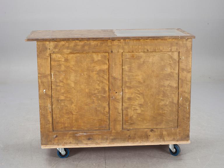 BUTIKSINREDNING, 2 delar, 1900-talets första hälft.