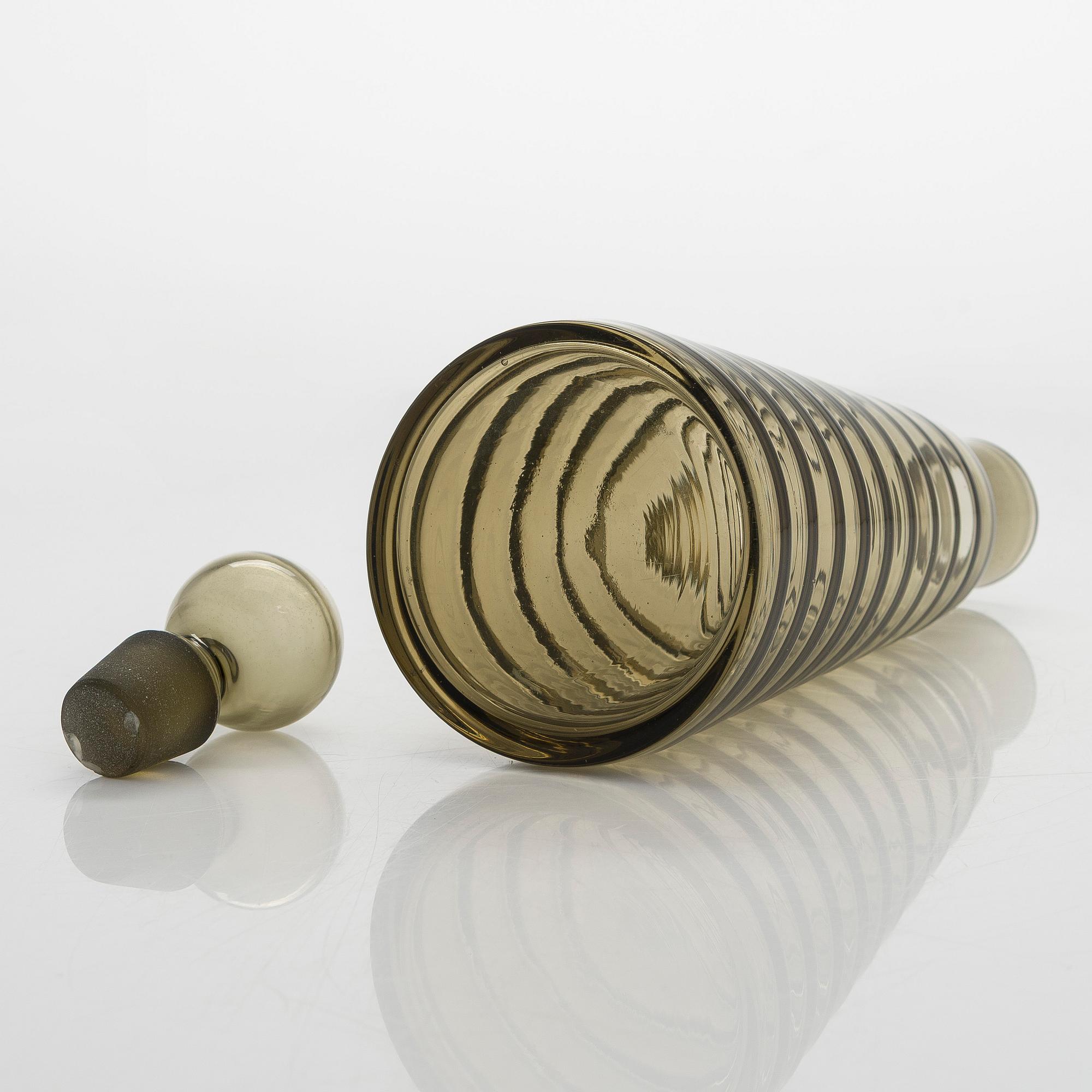 Aino Aalto, A set of 1930's carafe and drinking glasses, 8 pcs, "Bölgeblick" Karhula Glassworks.