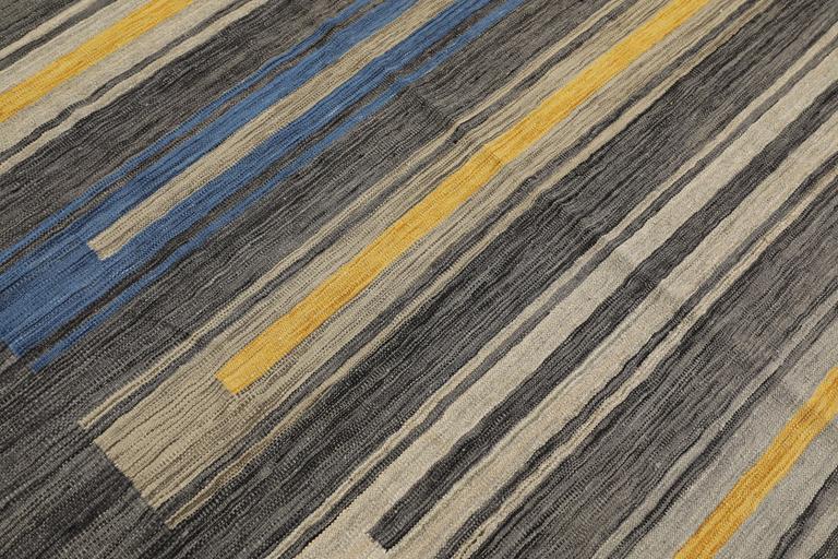 Matta, Kelim, modern design, ca 299 x 255 cm.