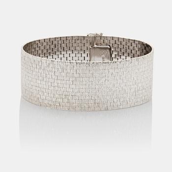 849. An 18K white gold Bucherer gold bracelet.