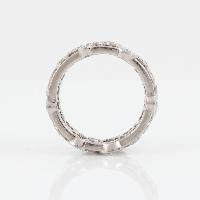 A circa 3.30 ct brilliant-cut diamond ring. Quality circa H-I/VS-SI.