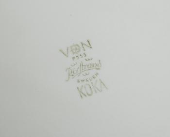 MAT-, KAFFE- & TESERVISDELAR, 41 st. "Koka blå", Rörstrand. Formgiven av Hertha Bengtsson, i produktion 1956-1988.