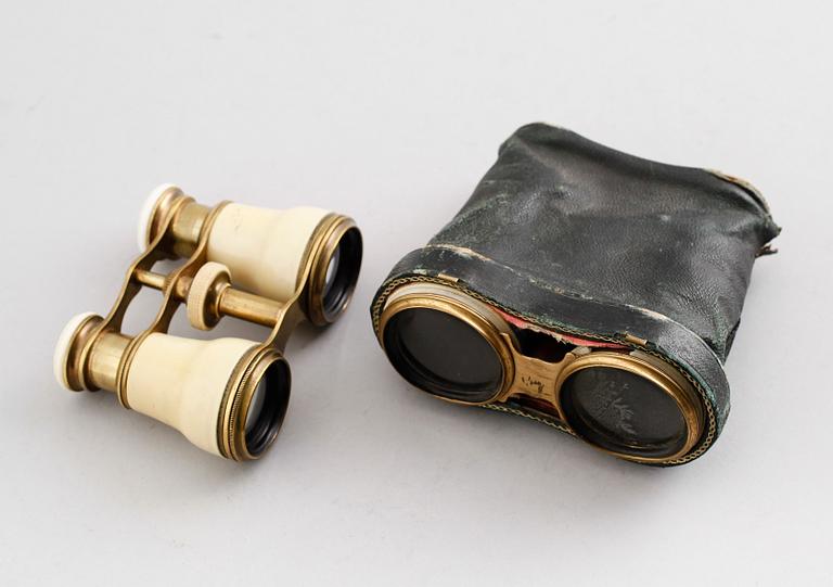 TEATERKIKARE, 2 st, 1800-talets andra hälft.