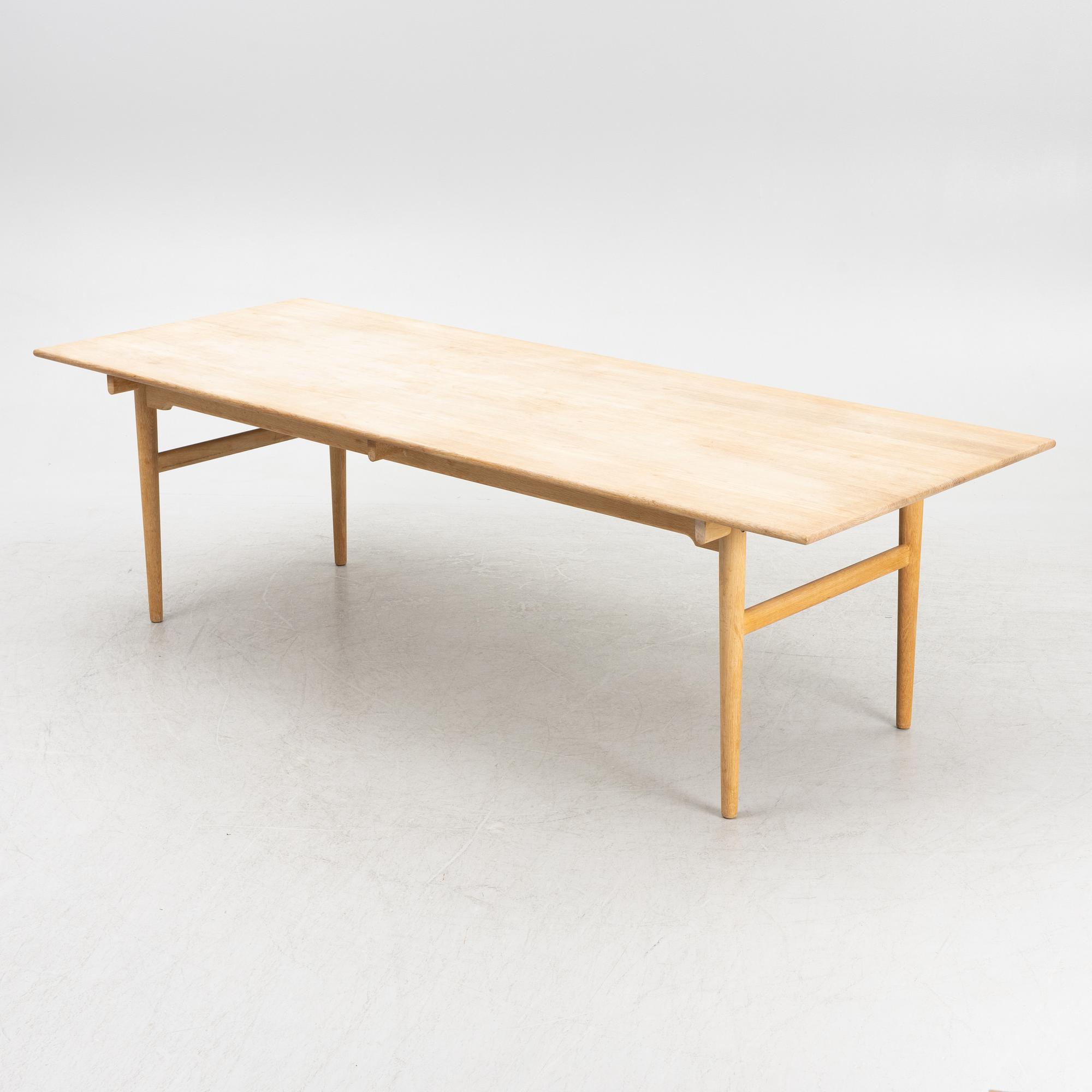 Hans J. Wegner, Matbord, "CH327", Tranekær furniture A/S, 2005.