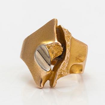 Björn Weckström, A 14K gold and platinum ring 'Geisir' for Lapponia 1979.