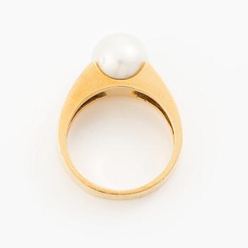 Ring, 18K gold with pearl.