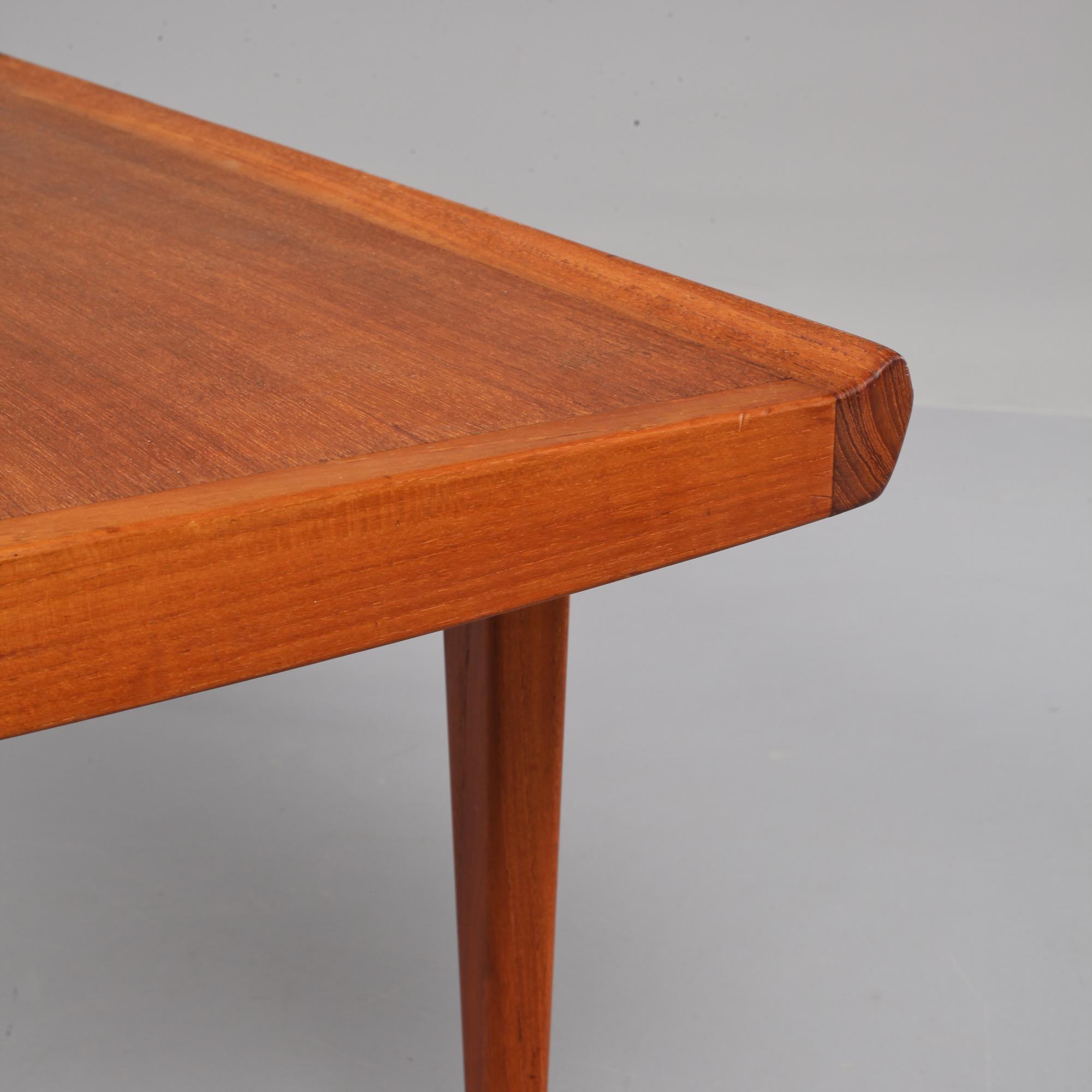 SOFFBORD, omkring 1900-talets mitt.