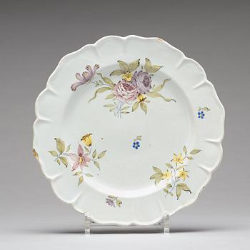TALLRIKAR, nio stycken, fajans. Rörstrand, 1700-tal.