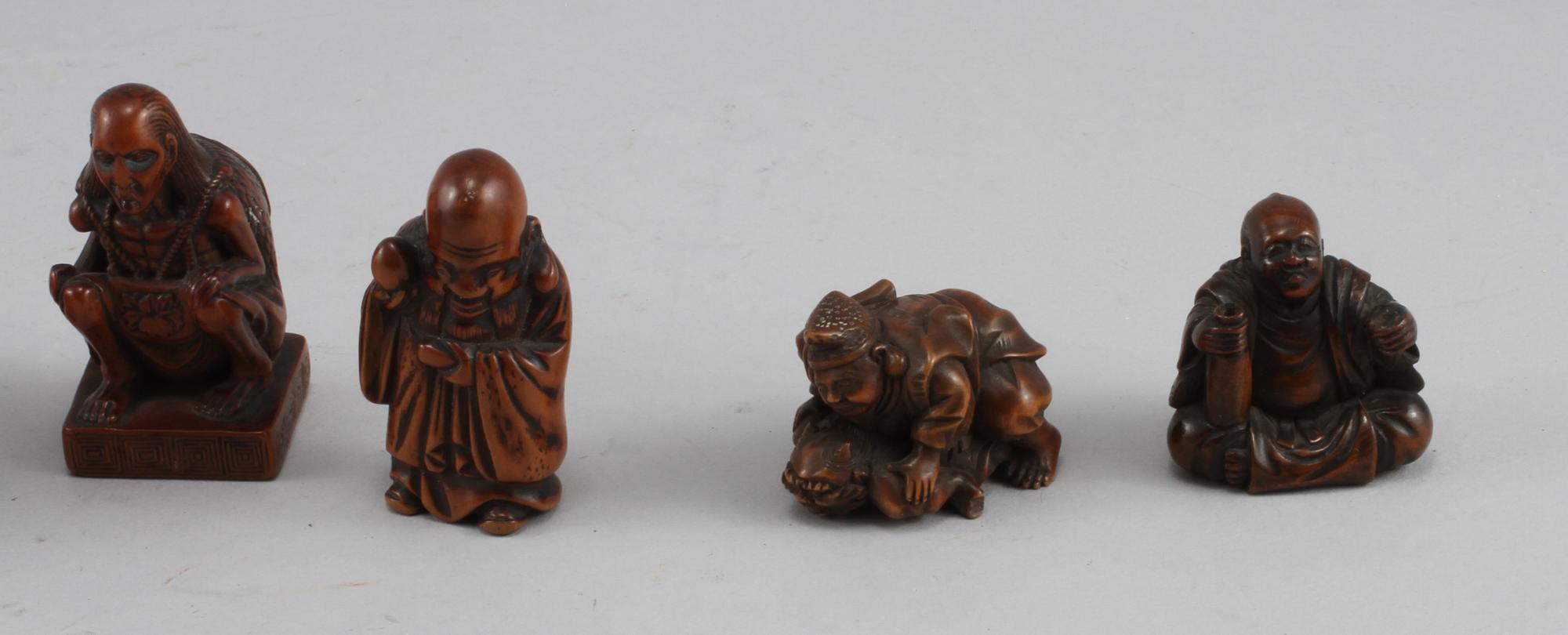NETSUKES, 8 st, trä, Japan, Meiji (1868-1912).